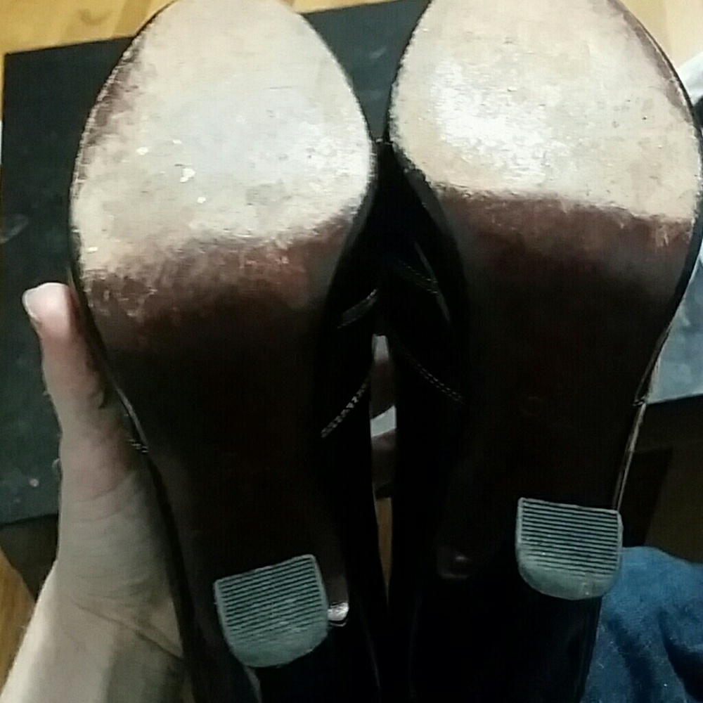 Cole Haan Patent Leather Top Stitched Heels - Picture 5 of 7